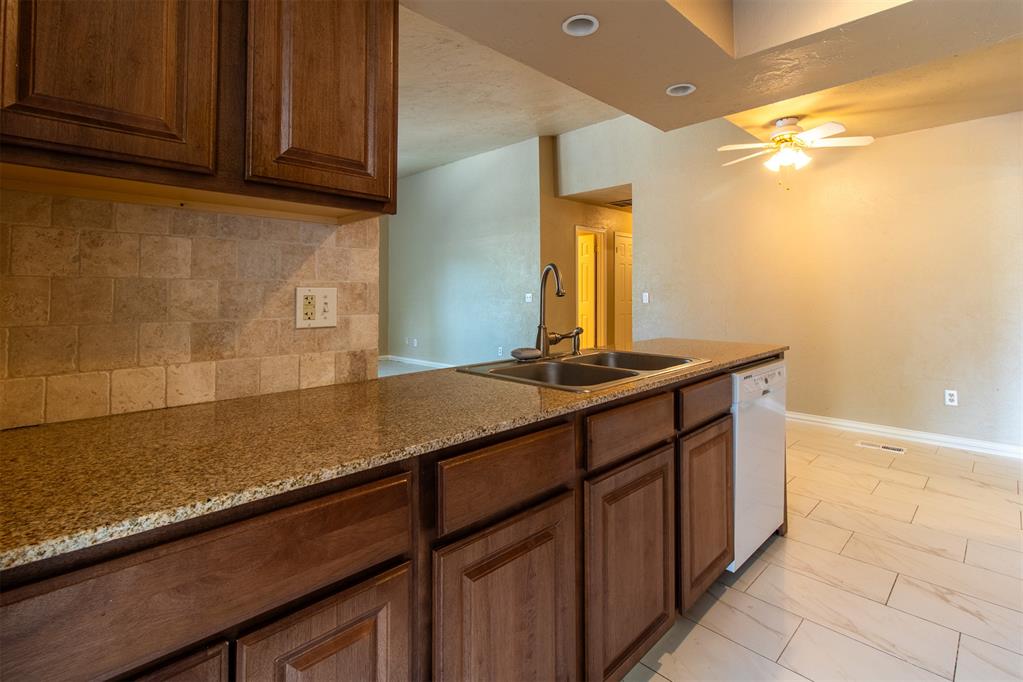 14007 Fairhill Avenue Property Photo 33