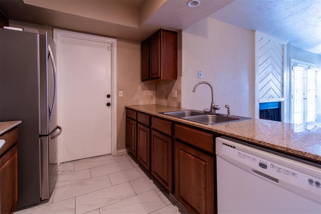 14007 Fairhill Avenue Property Photo 34