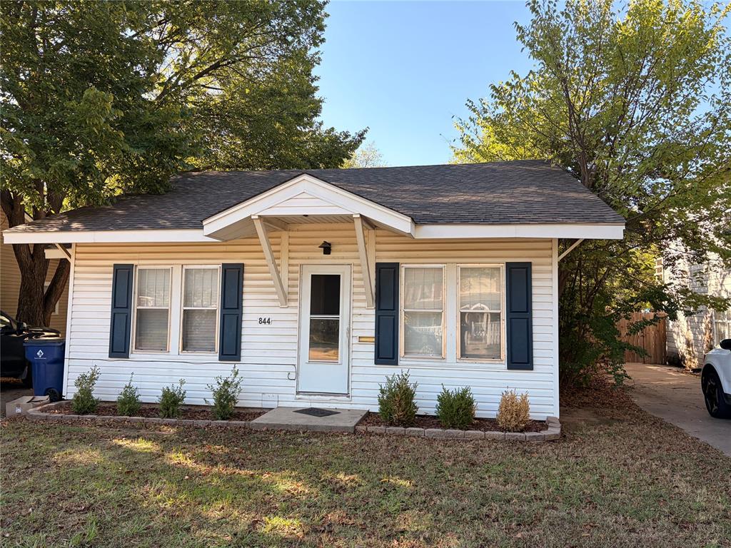 810 W Spruce Avenue Property Photo 1