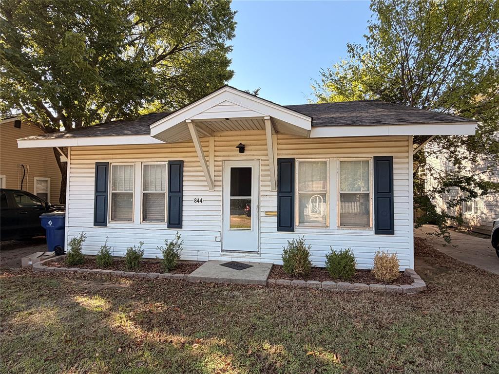 810 W Spruce Avenue Property Photo 3