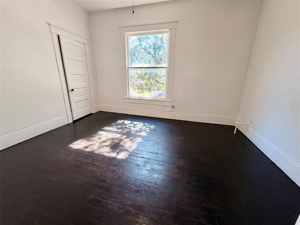 701 N Broadway Avenue Property Photo 11