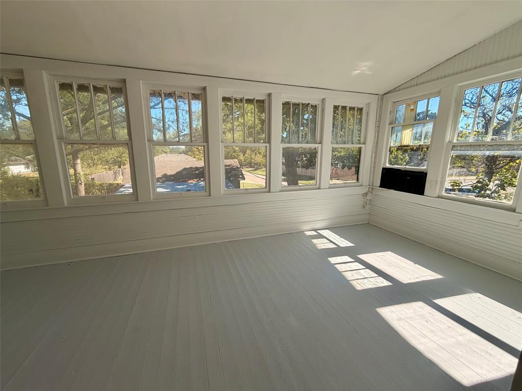 701 N Broadway Avenue Property Photo 15