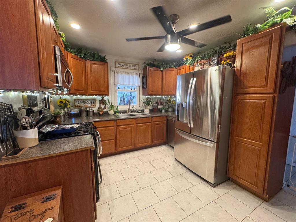 915 W C Street Property Photo 5