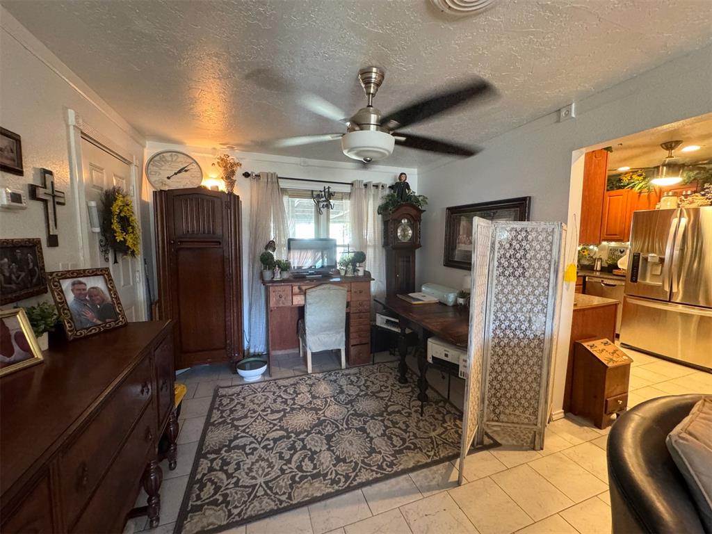 915 W C Street Property Photo 6