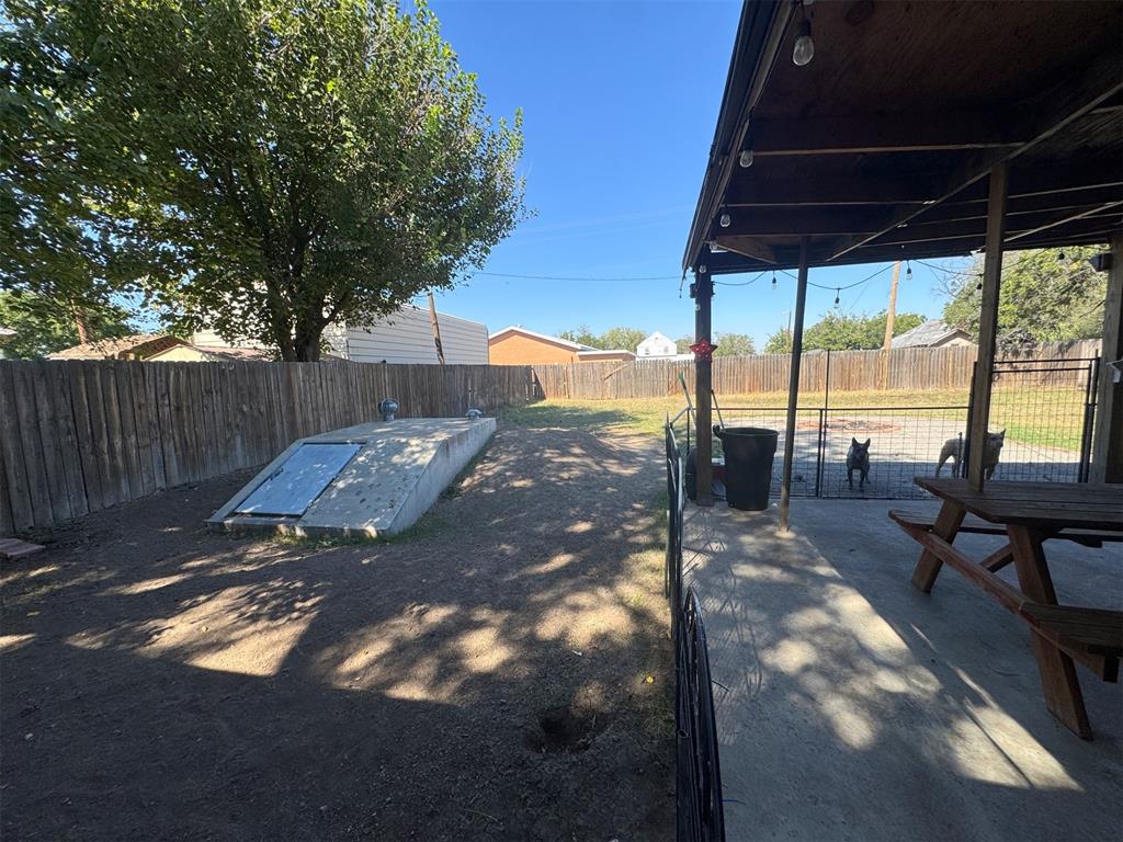 915 W C Street Property Photo 15
