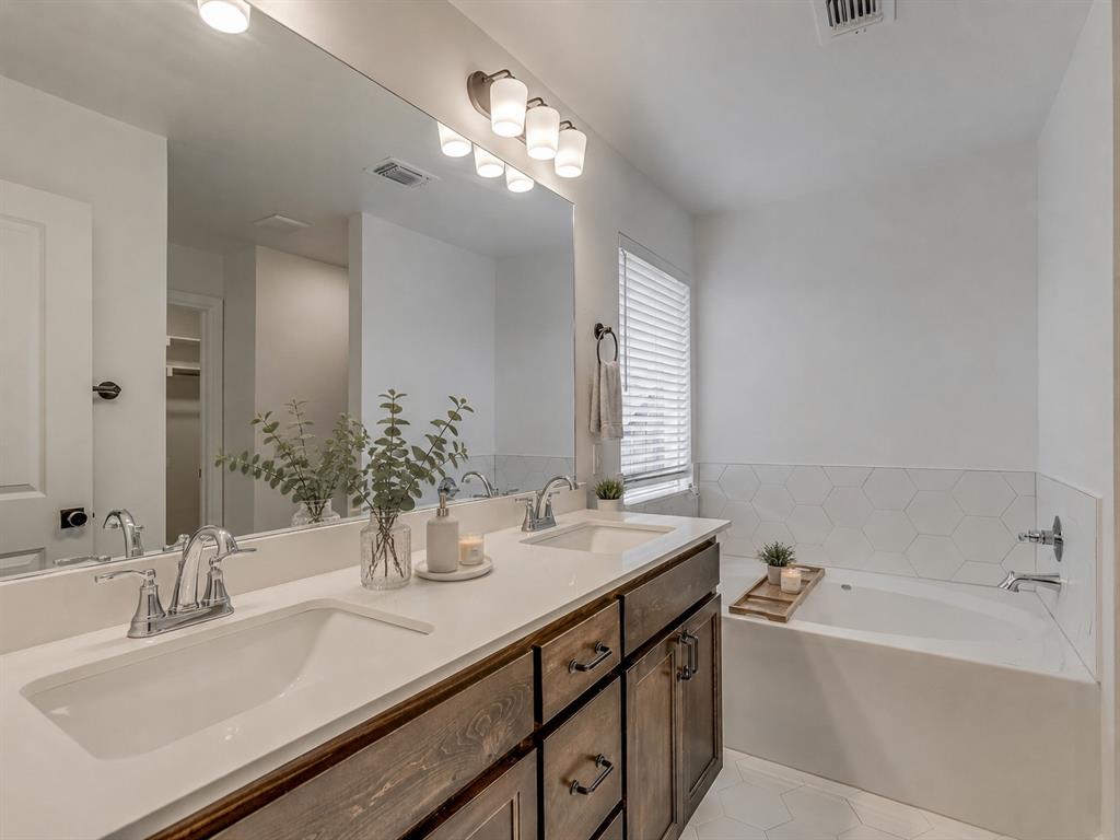 3717 Nw 177th Street Property Photo 5