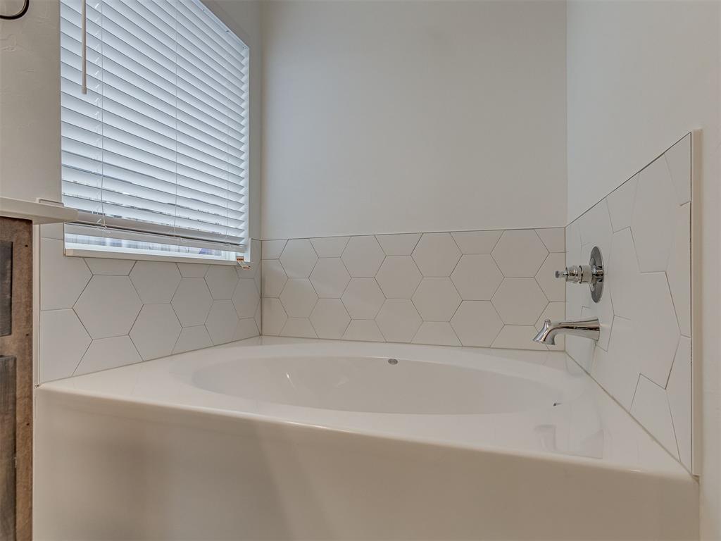 3717 Nw 177th Street Property Photo 30