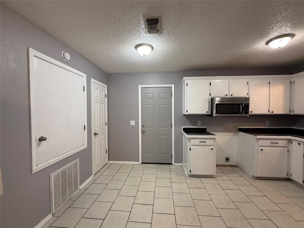 607 N Costilow Street Property Photo 1