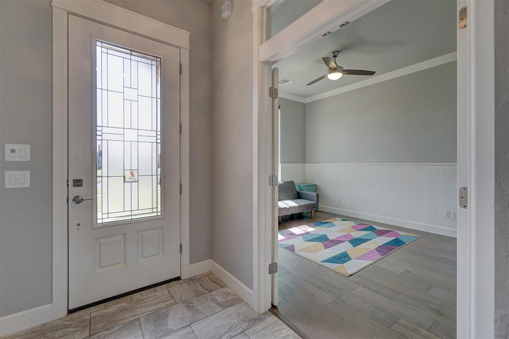 18836 Rolling Hill Way Property Photo 4