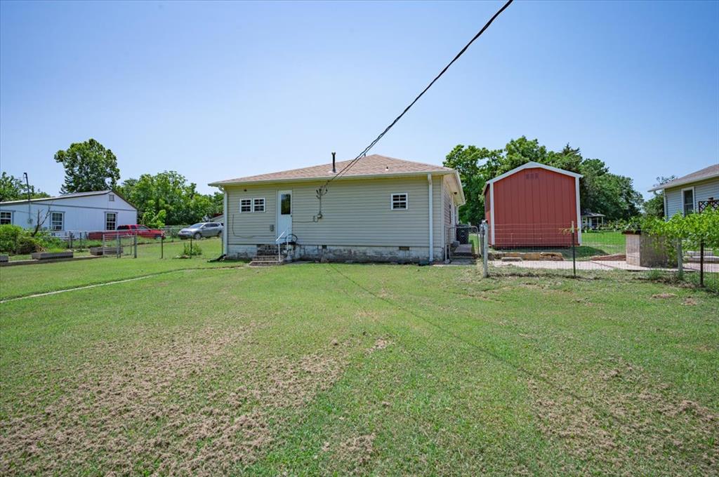 211 E 2nd Street Property Photo 7