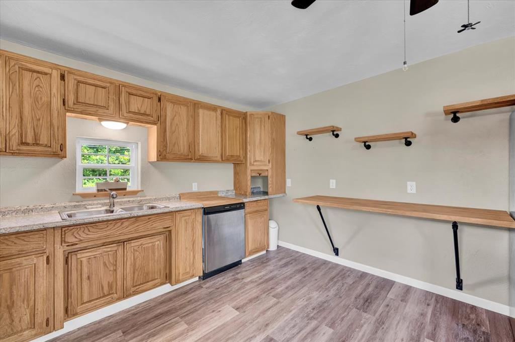 211 E 2nd Street Property Photo 14