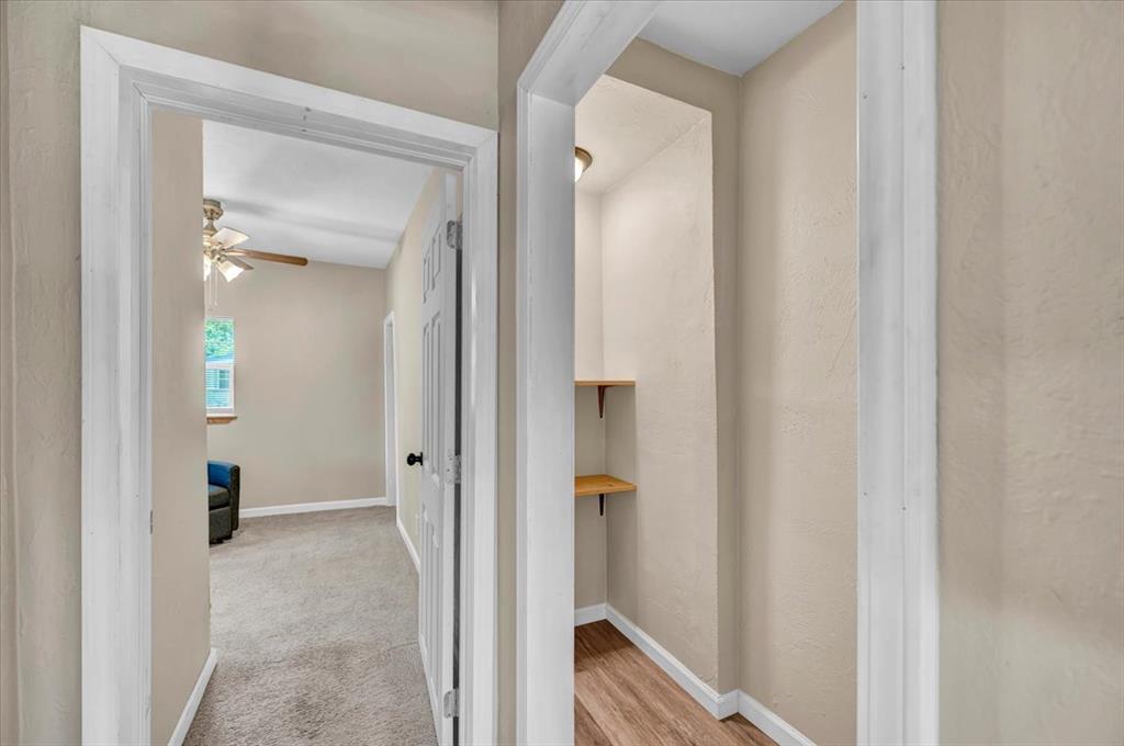 211 E 2nd Street Property Photo 18
