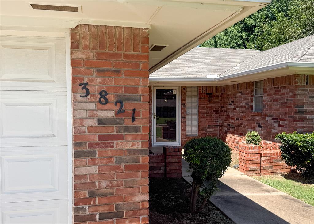 3821 Meadow Lane Property Photo 1
