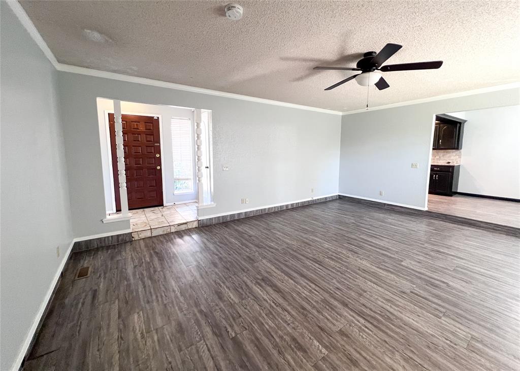 3821 Meadow Lane Property Photo 4