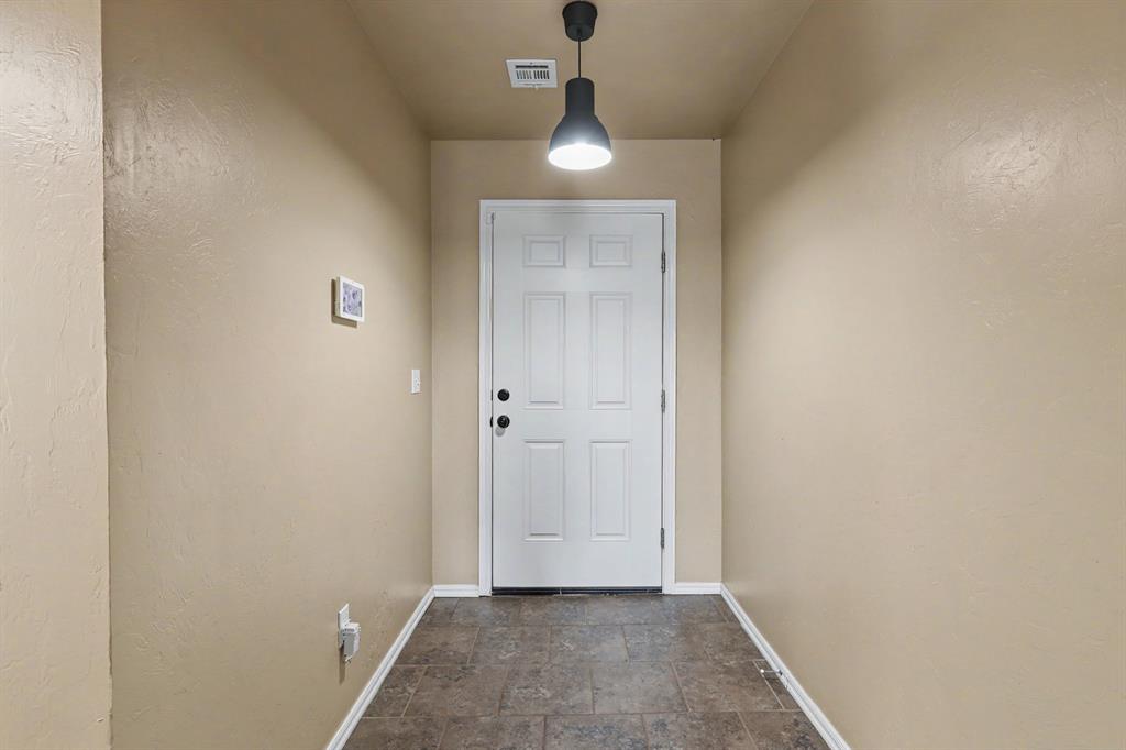 824 Crown Heights Lane Property Photo 4