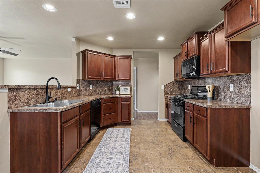 824 Crown Heights Lane Property Photo 8