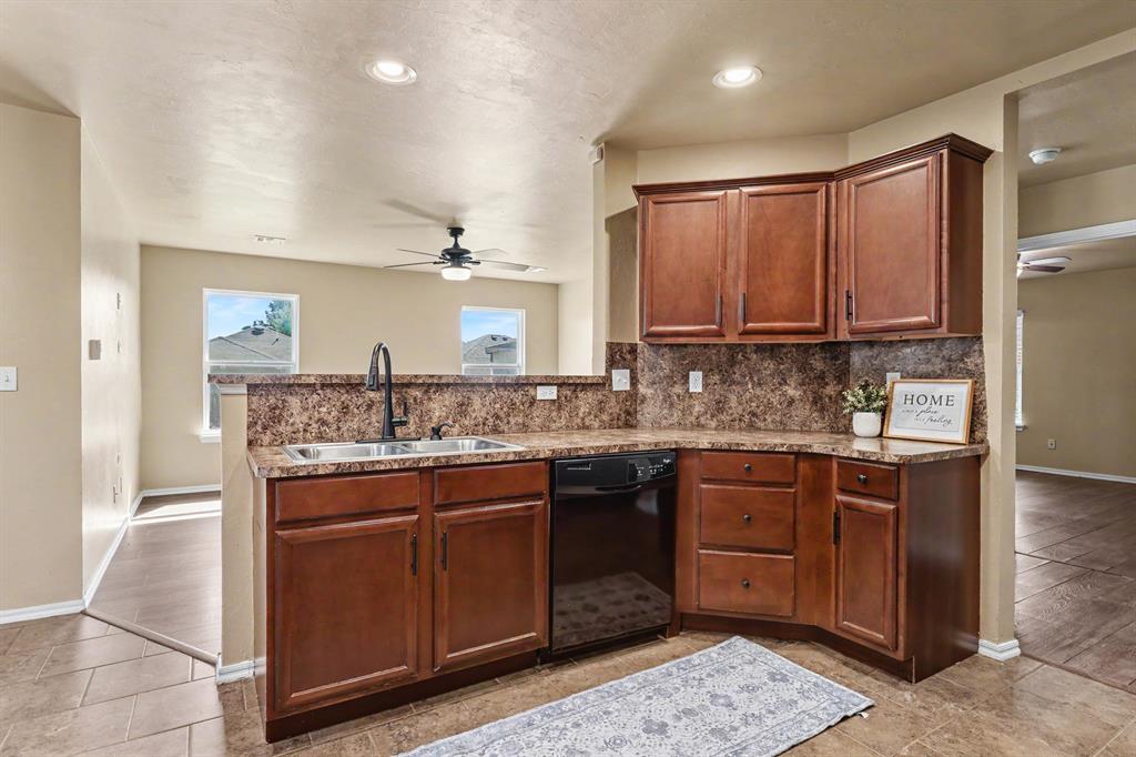 824 Crown Heights Lane Property Photo 10
