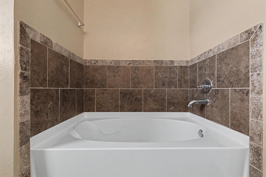 824 Crown Heights Lane Property Photo 16
