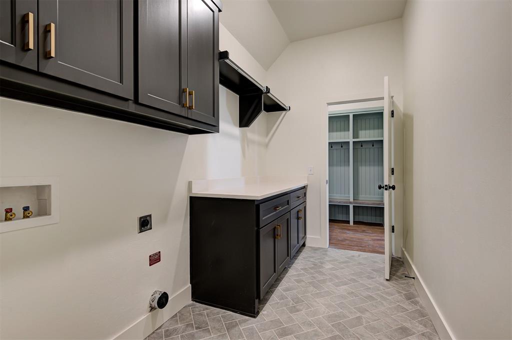 1224 Collis Court Property Photo 28