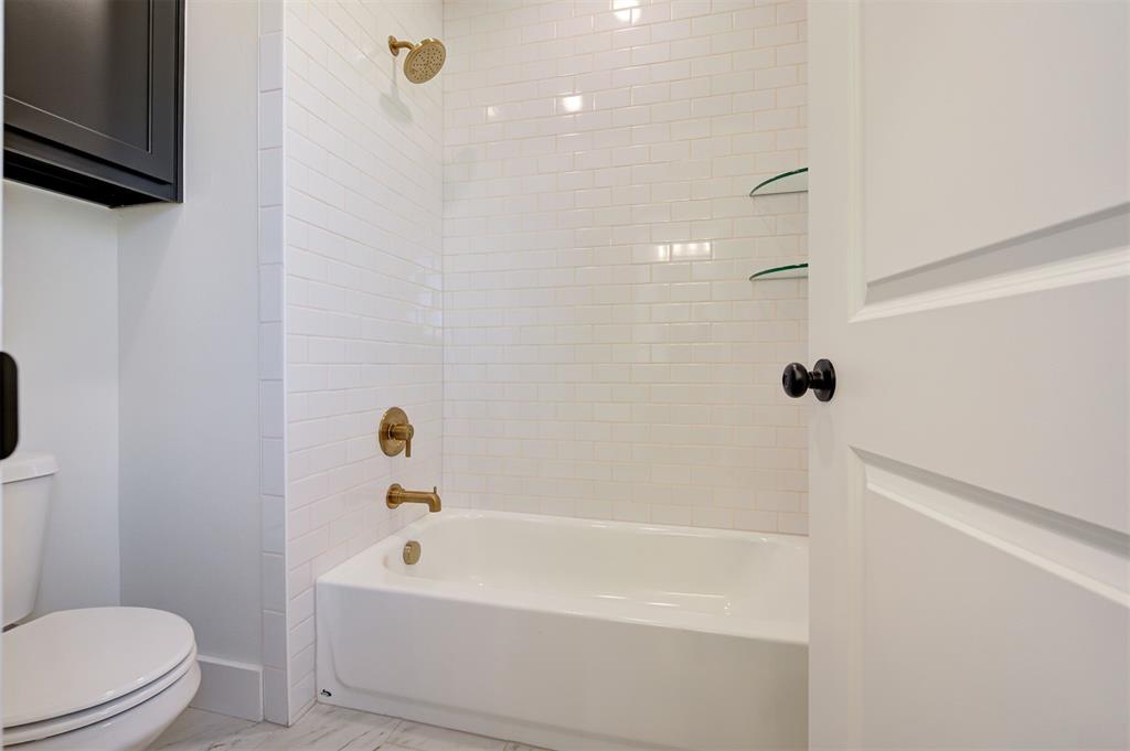 1224 Collis Court Property Photo 32