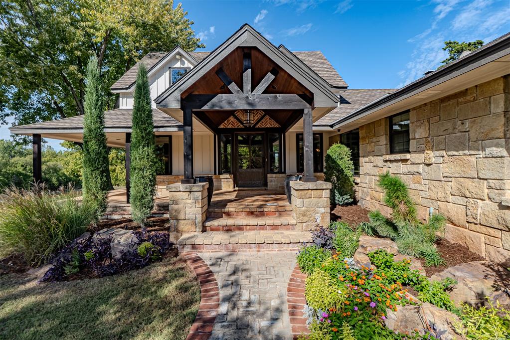 6315 River Oaks Road Property Photo 2