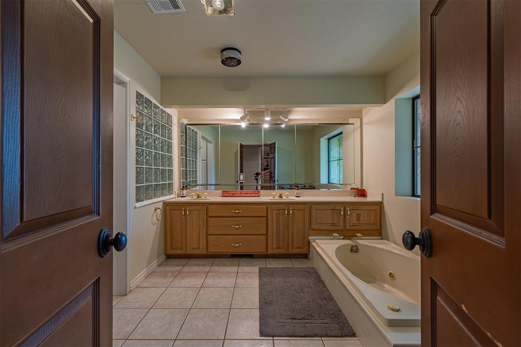 6315 River Oaks Road Property Photo 10