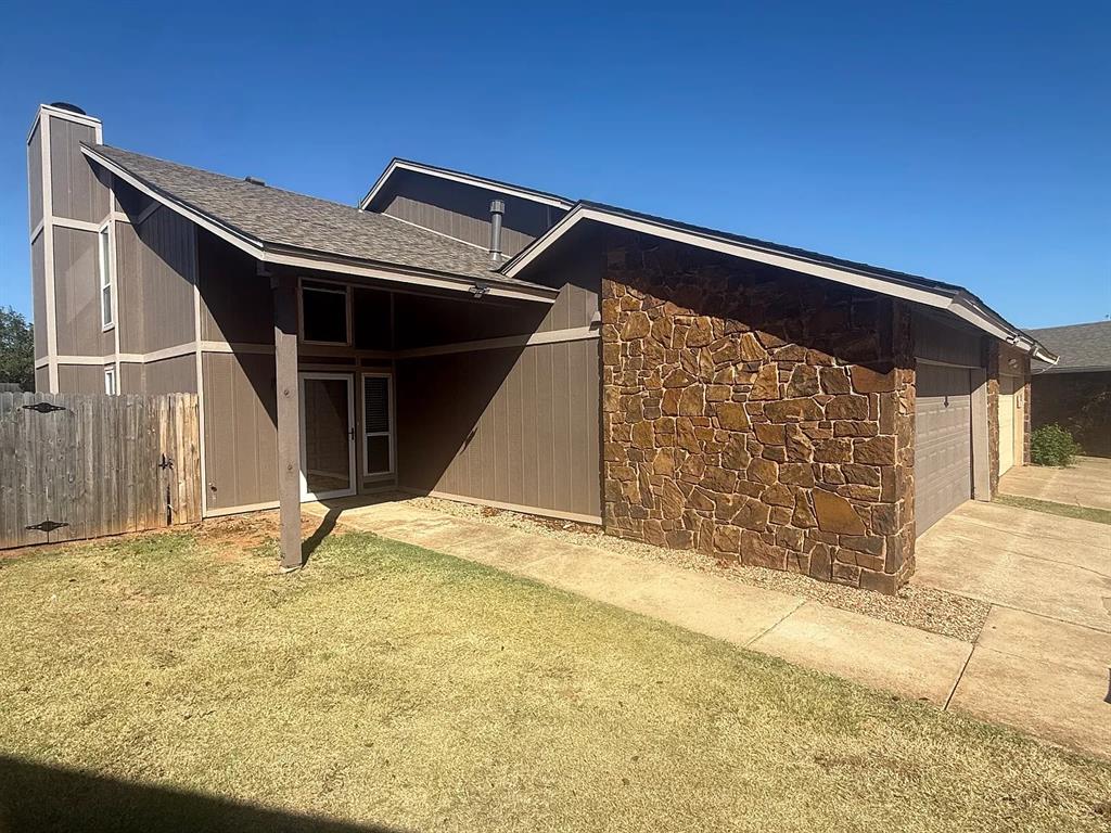 2221 S Shadowridge Court Property Photo 1