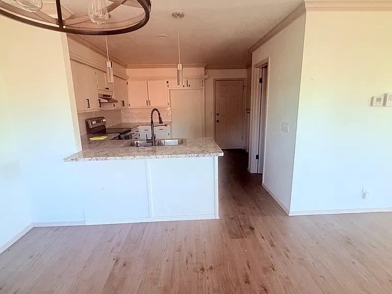 2221 S Shadowridge Court Property Photo 7