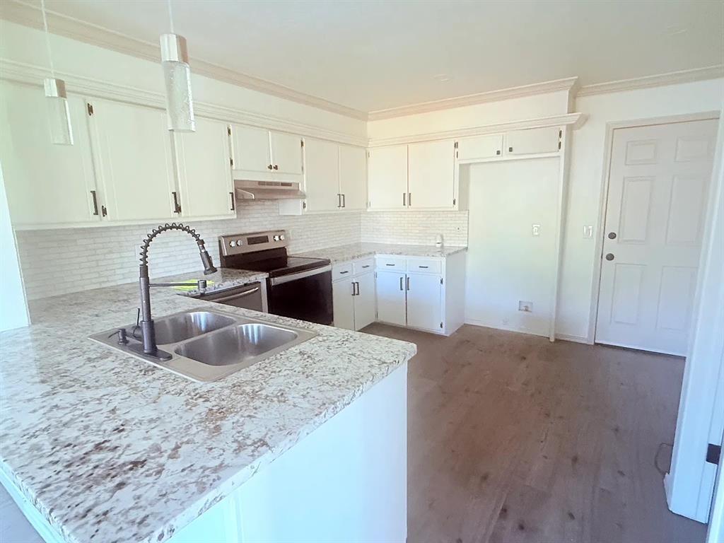 2221 S Shadowridge Court Property Photo 8