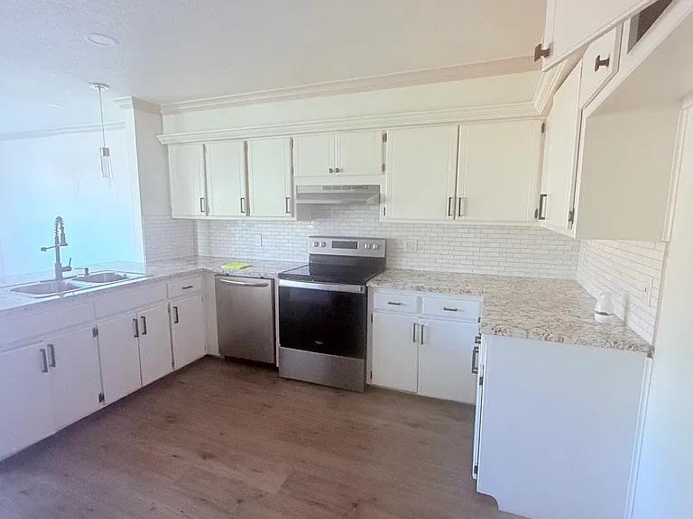2221 S Shadowridge Court Property Photo 11