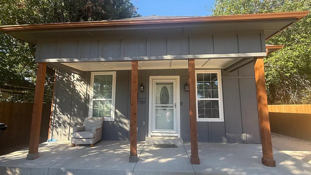 1527 Nw 1st Street Property Photo 1