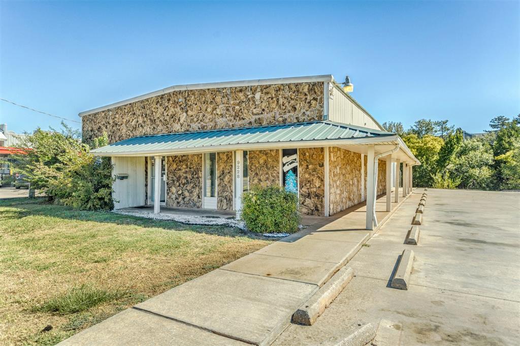9228 N Rockwell Property Photo 1