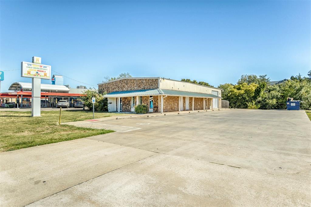 9228 N Rockwell Property Photo 2