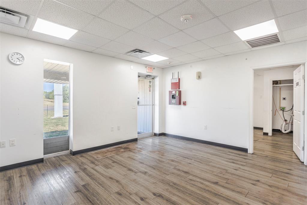 9228 N Rockwell Property Photo 4