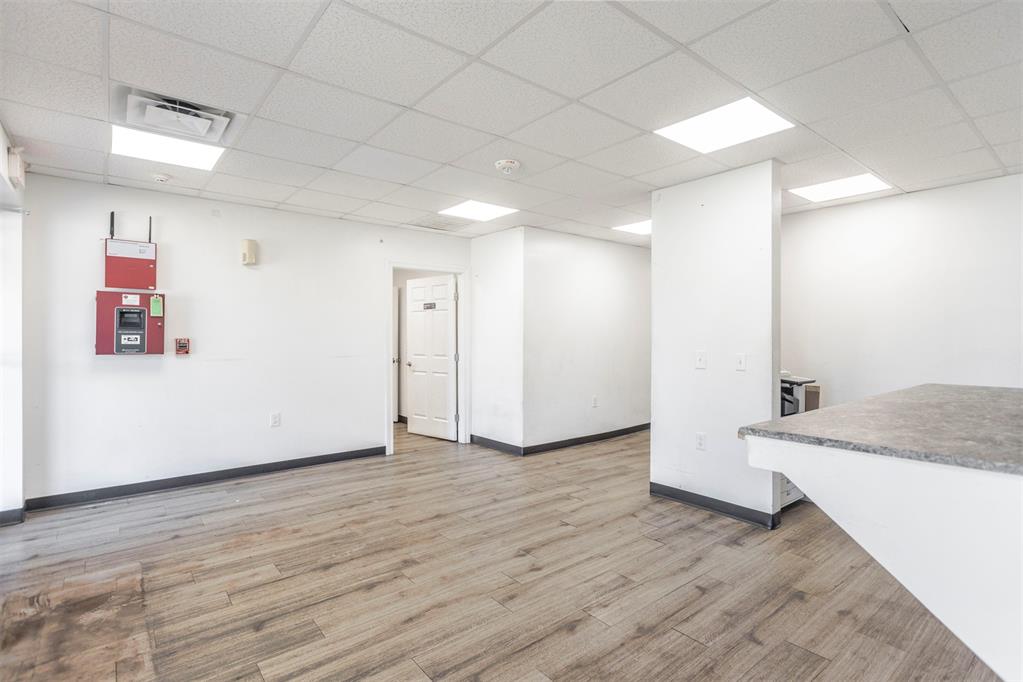 9228 N Rockwell Property Photo 6