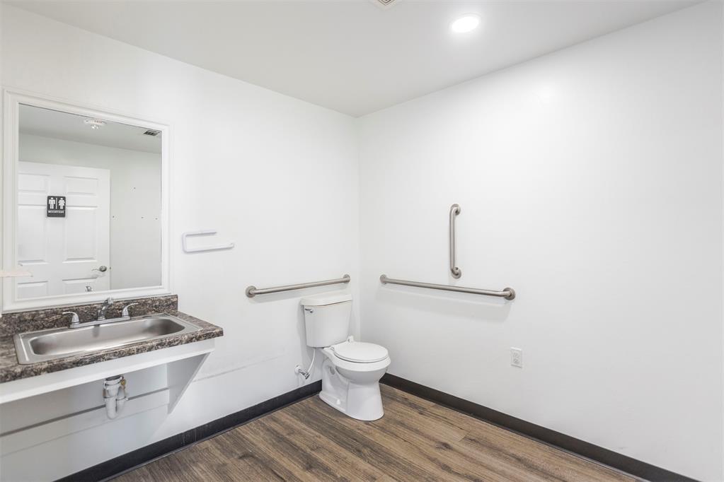 9228 N Rockwell Property Photo 11
