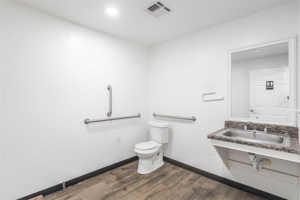 9228 N Rockwell Property Photo 12