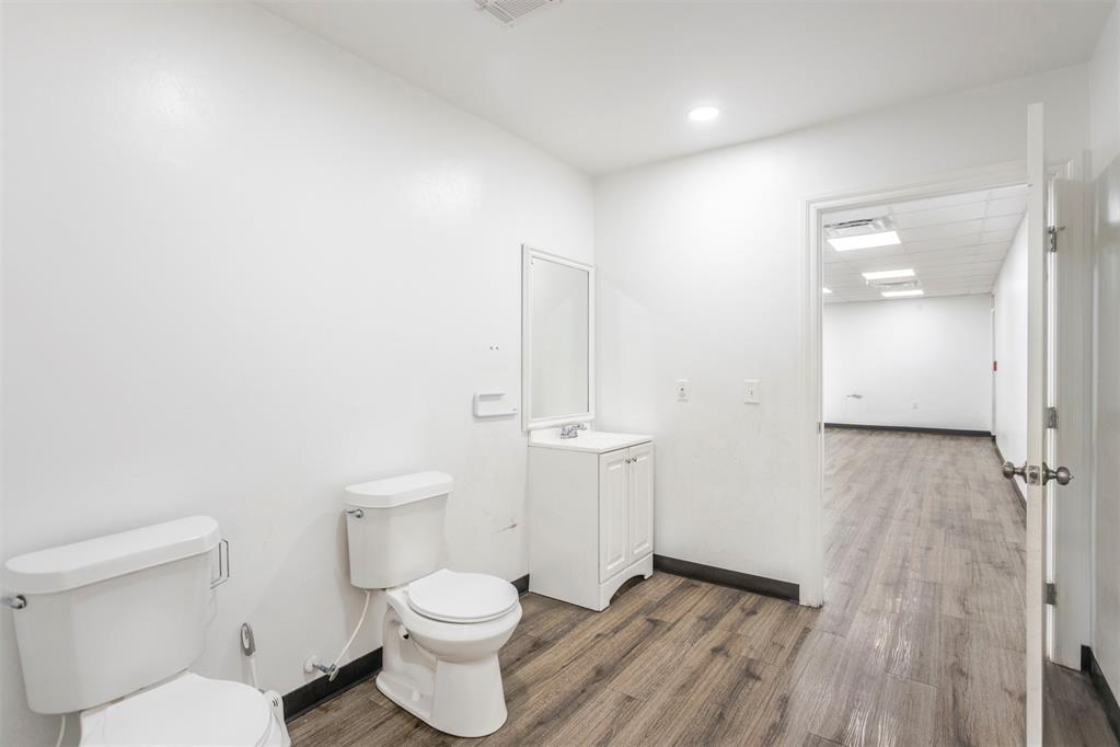 9228 N Rockwell Property Photo 13