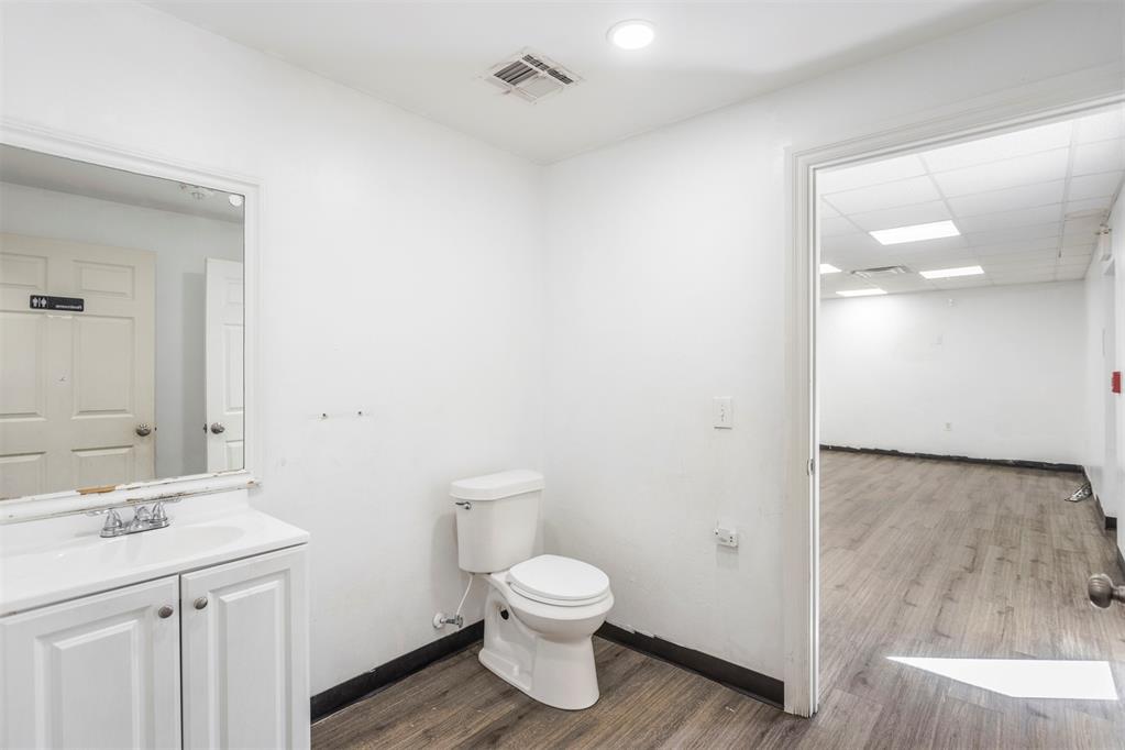 9228 N Rockwell Property Photo 14