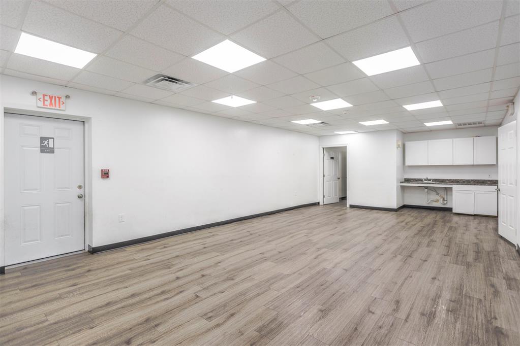 9228 N Rockwell Property Photo 15