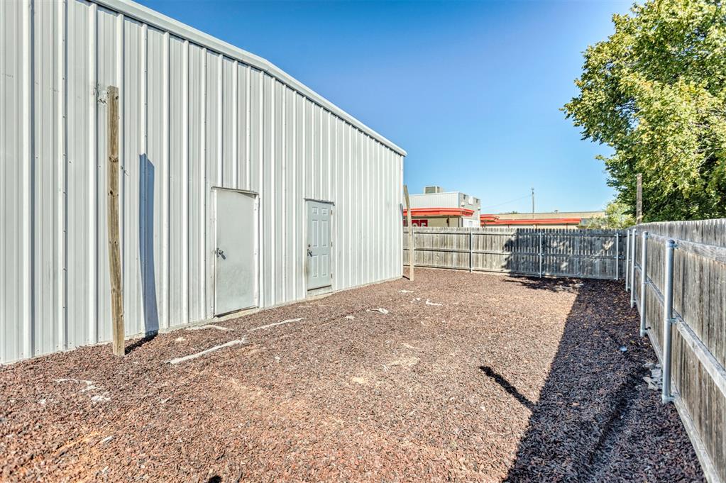 9228 N Rockwell Property Photo 24