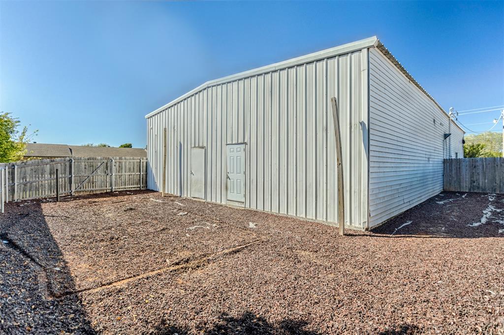 9228 N Rockwell Property Photo 25