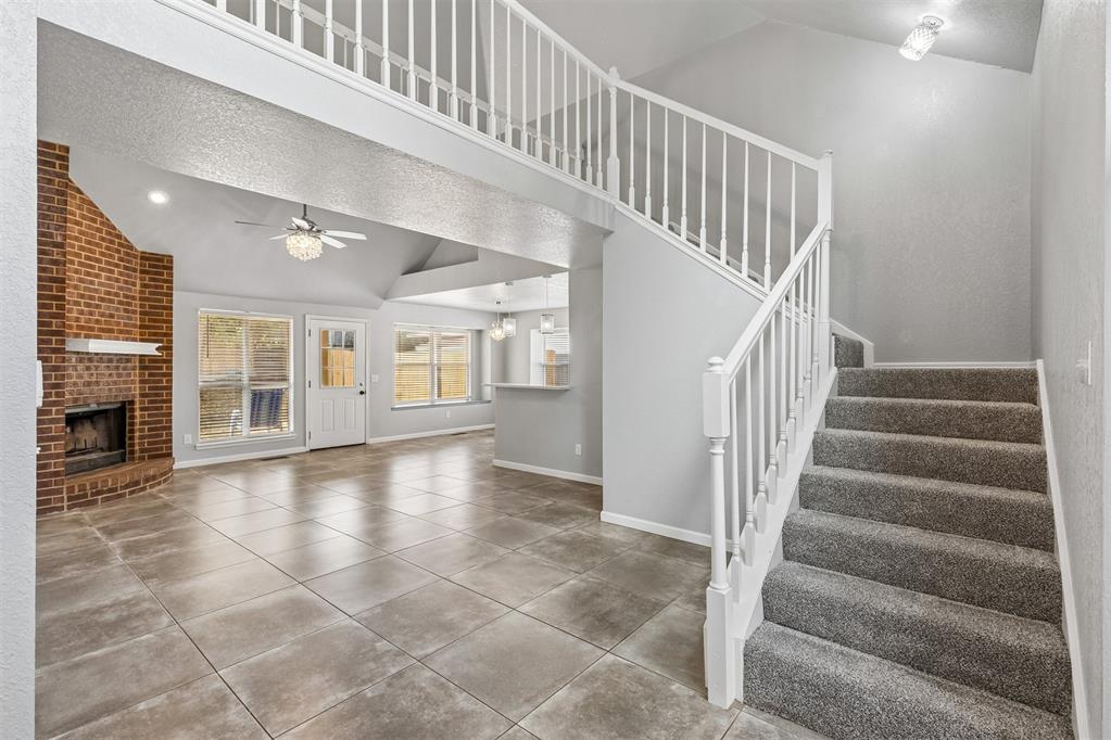 6704 Nw 131st Street Property Photo 4