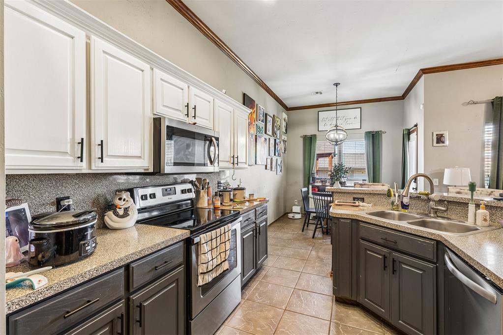 15928 Vicki Drive Property Photo 13