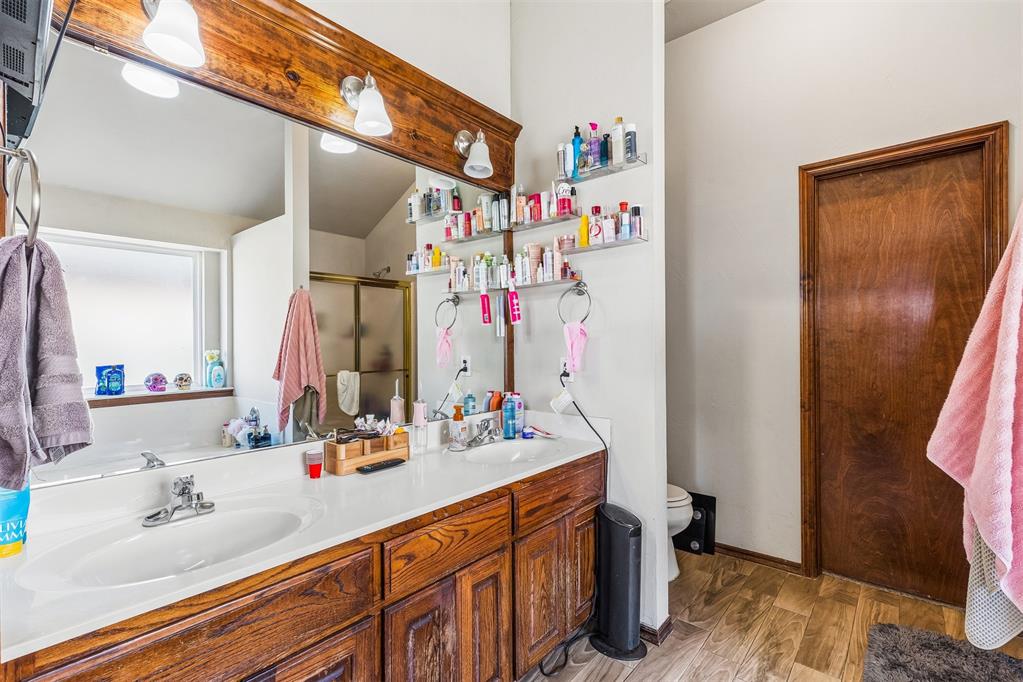 15928 Vicki Drive Property Photo 18