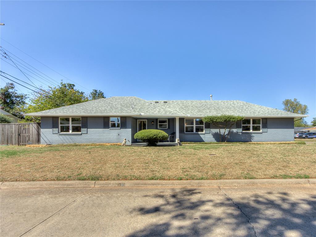 1001 W Woodcrest Drive Property Photo 1