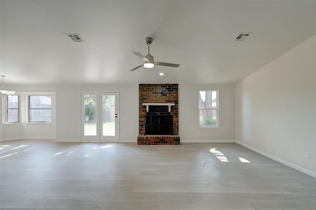 11601 Matthews Avenue Property Photo 4