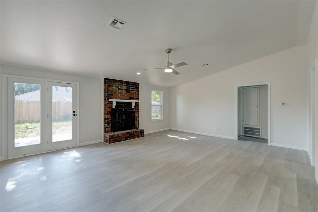 11601 Matthews Avenue Property Photo 5