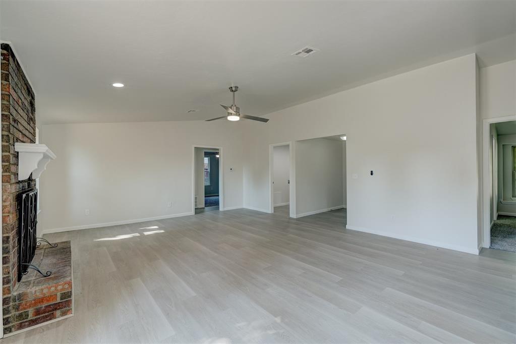 11601 Matthews Avenue Property Photo 6