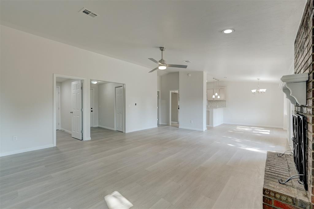 11601 Matthews Avenue Property Photo 8